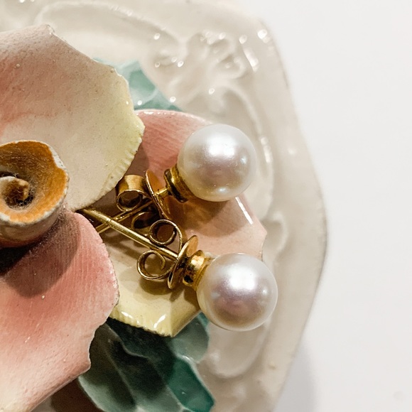 Vintage Jewelry - Genuine 14k vintage Akoya pearl earrings